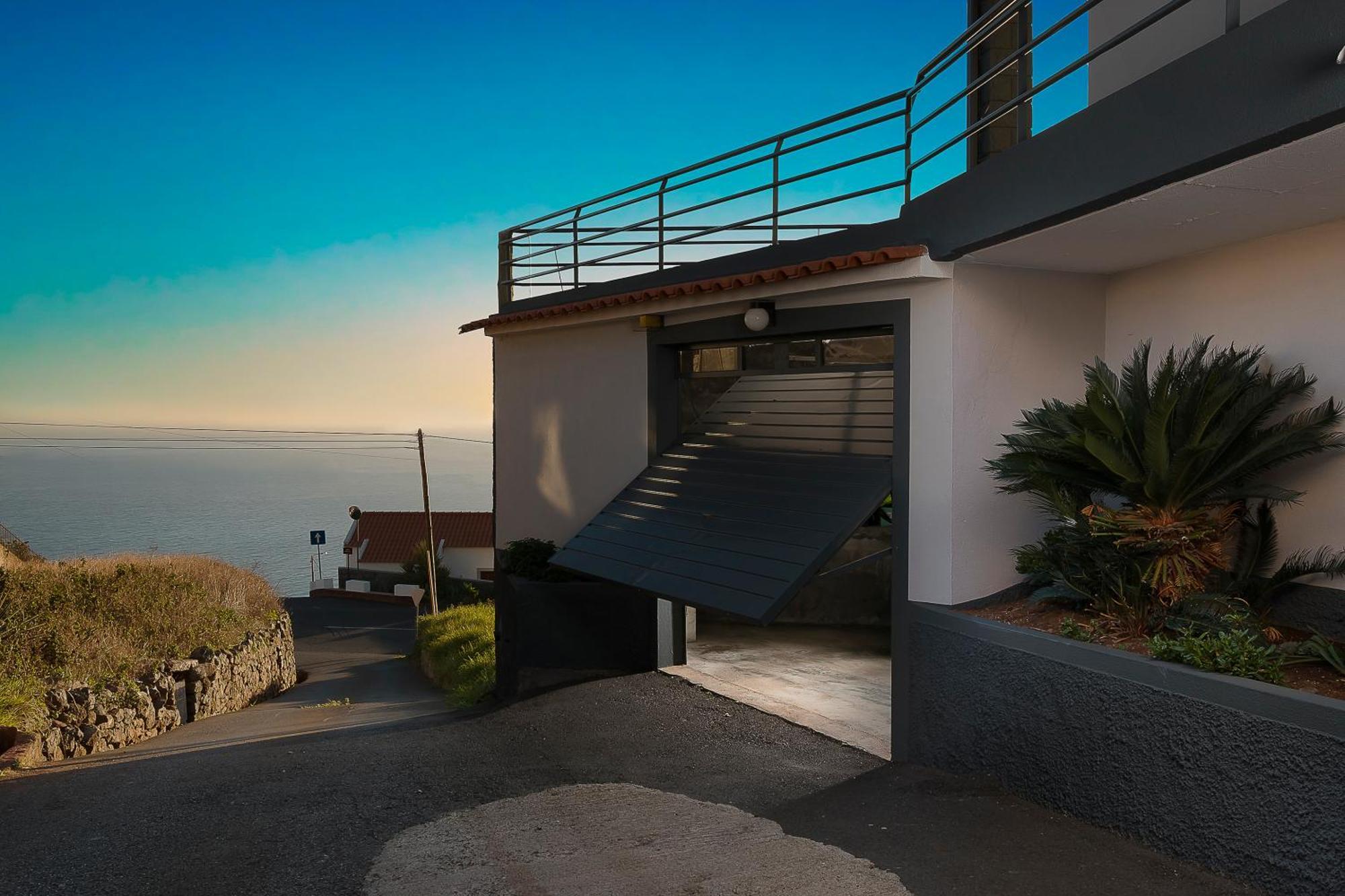 Welcome Home, With A Fantastic View, Sunrise & Sunsets Estreito Da Calheta Luaran gambar